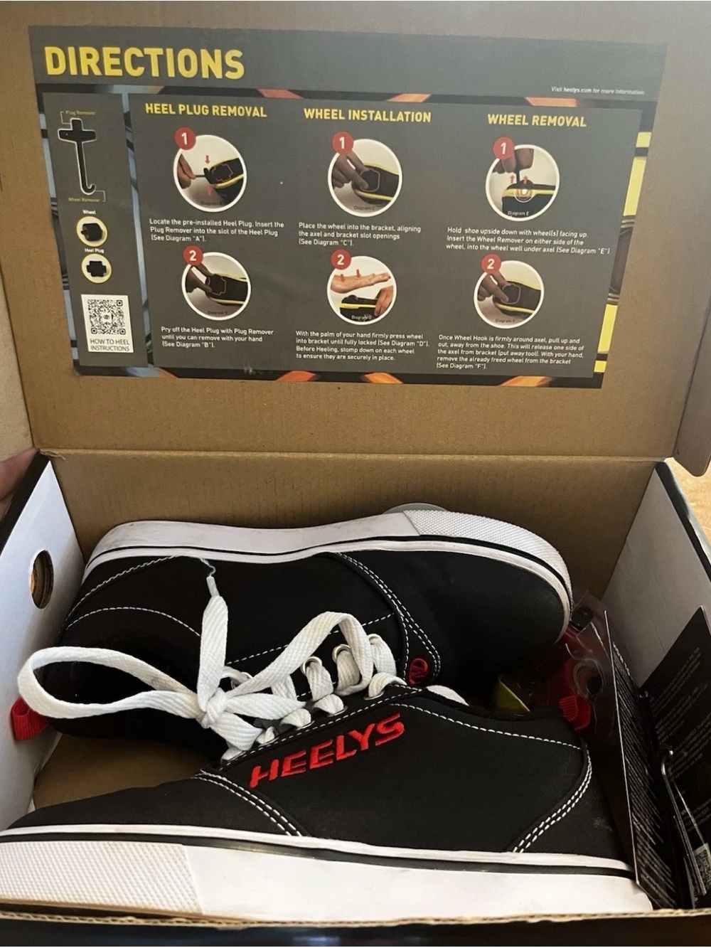 Heelys Kids Black Sneakers - Size 3 - Picture 10 of 11